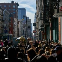 Black Friday finds picky US shoppers waiting for bigger bargains